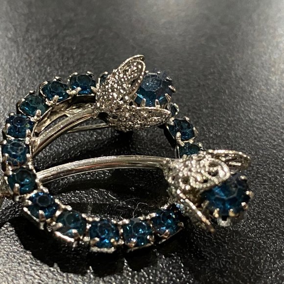 Vintage Faceted Glass Stones Prong Set Filigree Wreath Costume Brooch Pi… - Picture 1 of 9